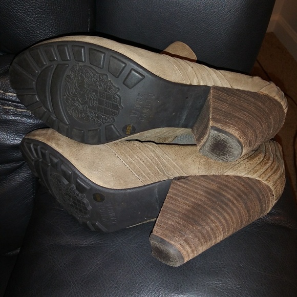 3 Days Only. Vince Camuto Booties - Picture 8 of 8